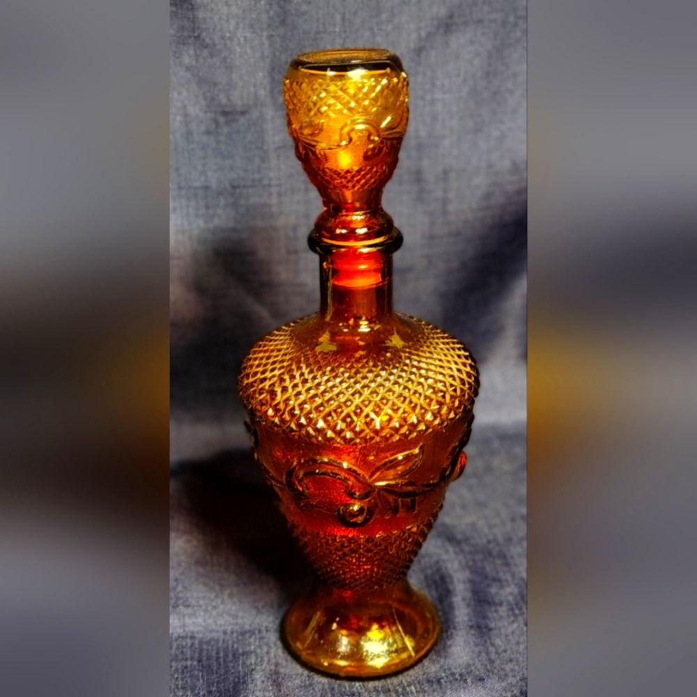 VINTAGE MCM AMBER/BROWN PRESSED MOLDED GLASS DECANTER WITH STOPPER